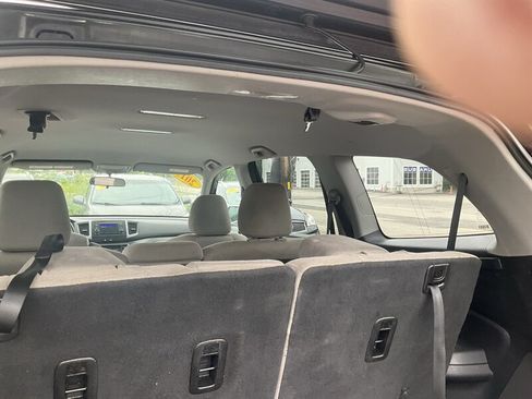 Used 2017 Honda Pilot LX image 9