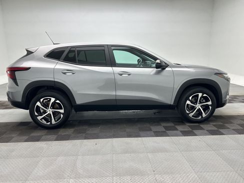 Certified 2024 Chevrolet Trax RS FWD image 8