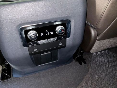 Used 2022 GMC Yukon Denali w/ Denali Premium Package RWD image 32