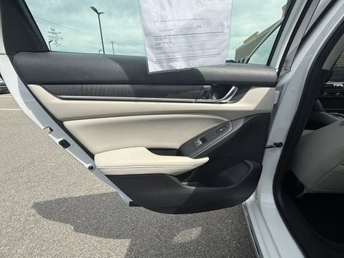 Used 2018 Honda Accord Touring image 13