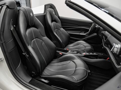 Used 2022 Ferrari F8 Tributo RWD image 63