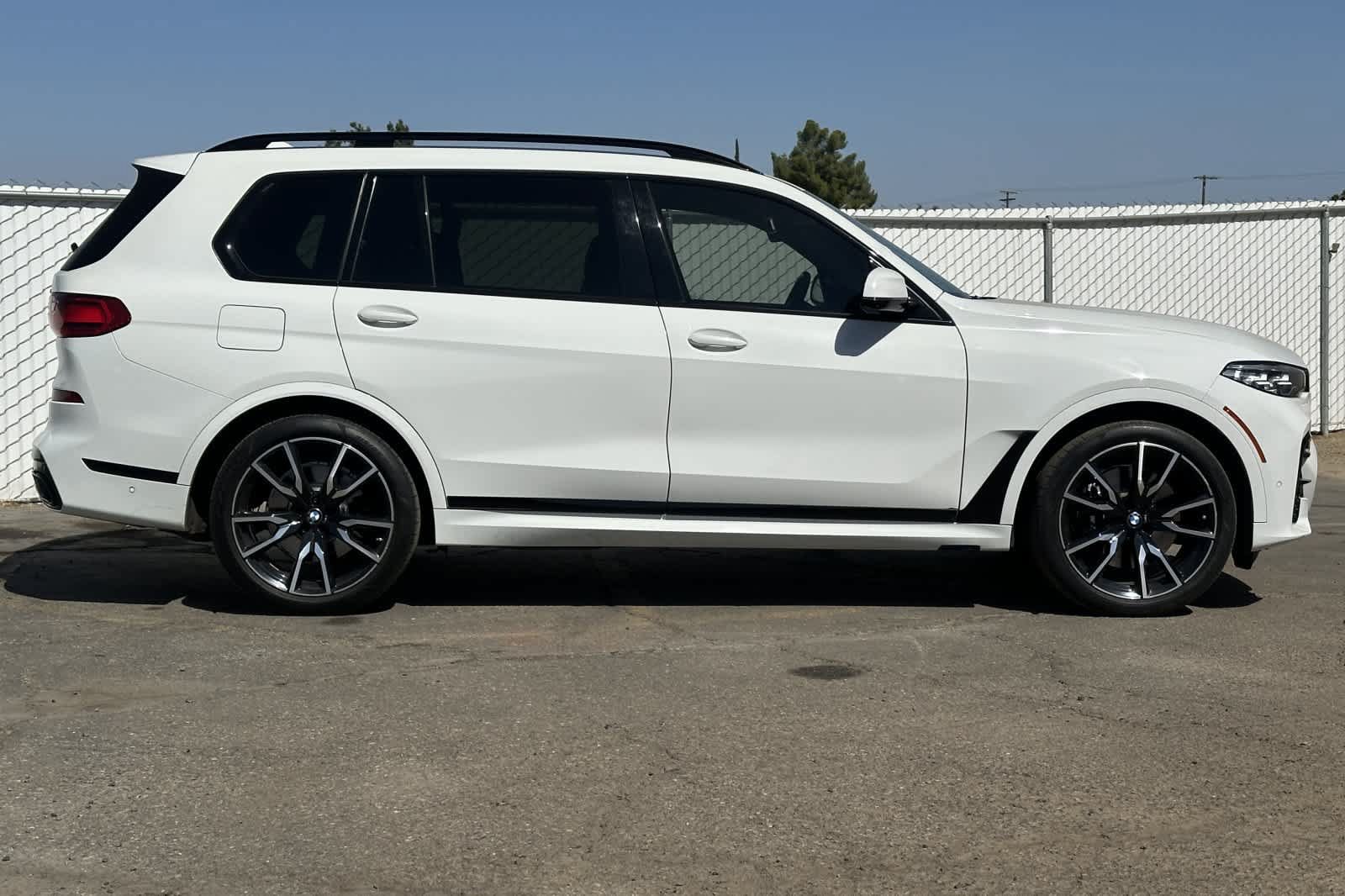 Used 2022 BMW X7 xDrive40i w/ M Sport Package AWD/4WD image 8