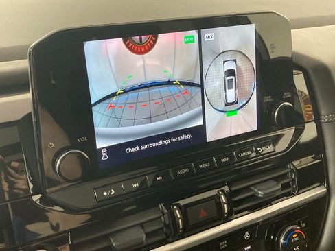 Used 2024 Nissan Pathfinder Platinum image 4