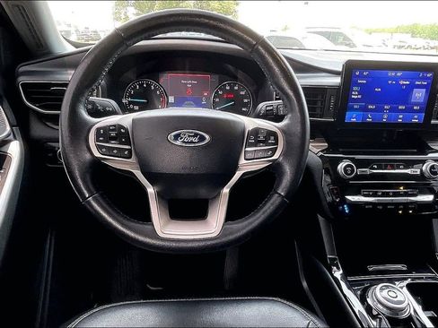 Used 2022 Ford Explorer Limited w/ Equipment Group 301A AWD/4WD image 8