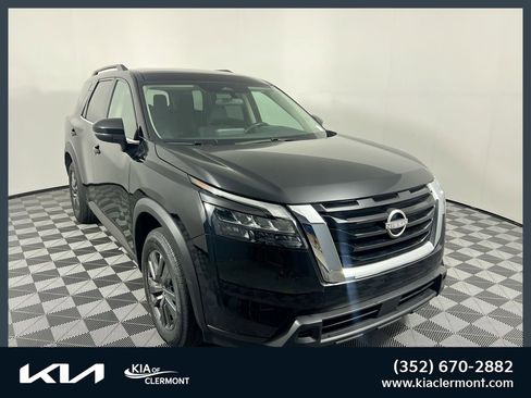 Used 2024 Nissan Pathfinder SV AWD/4WD image 1