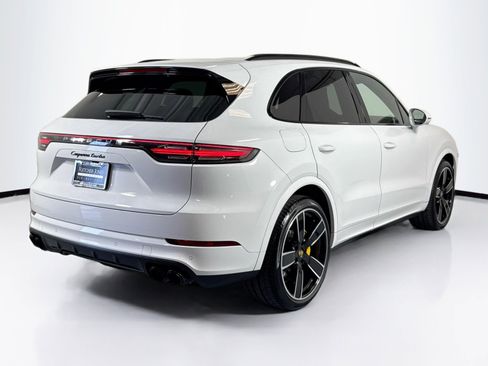 Certified 2023 Porsche Cayenne Turbo image 9