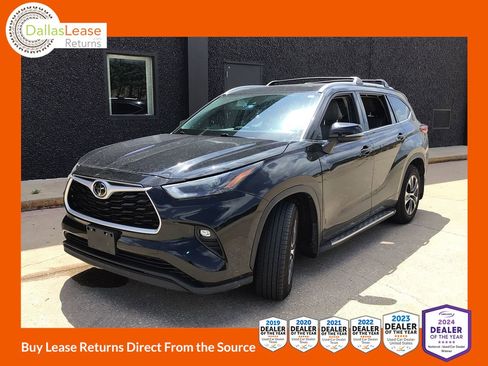 Used 2022 Toyota Highlander XLE FWD image 1