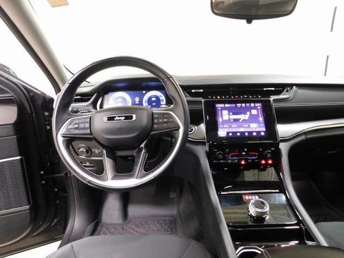 Used 2022 Jeep Grand Cherokee Laredo w/ Luxury Tech Group I image 8