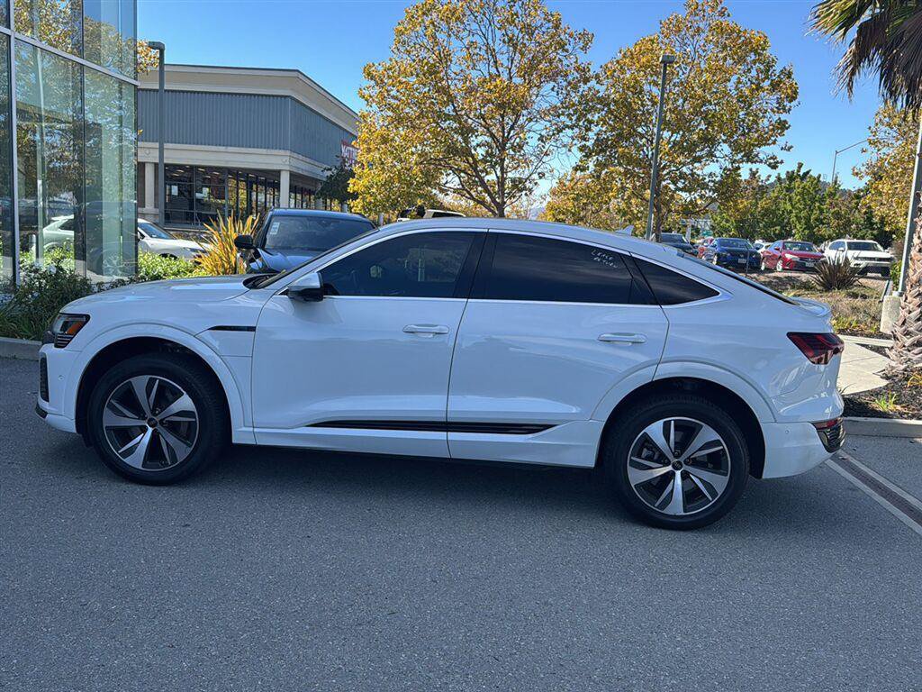 Used 2024 Audi Q8 e-tron Premium Plus AWD/4WD image 9