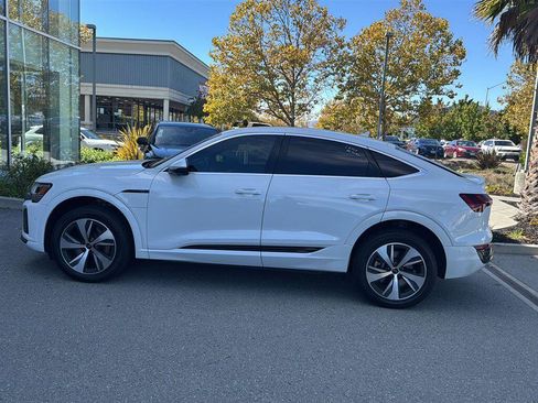 Used 2024 Audi Q8 e-tron Premium Plus AWD/4WD image 9