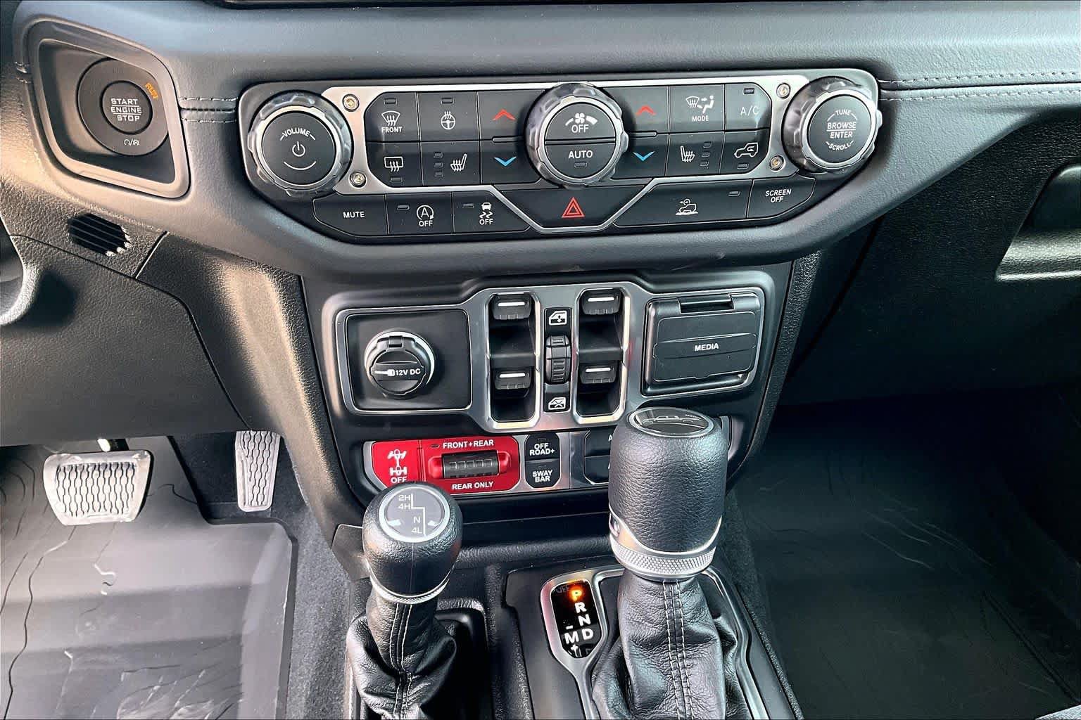 New 2026 Jeep Gladiator Rubicon w/ Steel Power Dome Hood Package AWD/4WD image 19