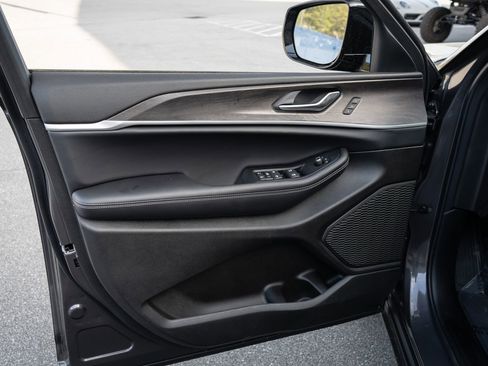 New 2025 Jeep Grand Cherokee L Limited image 16