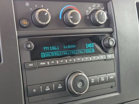 Used 2025 Chevrolet Express 3500 LT w/ LT Preferred Equipment Group RWD image 18