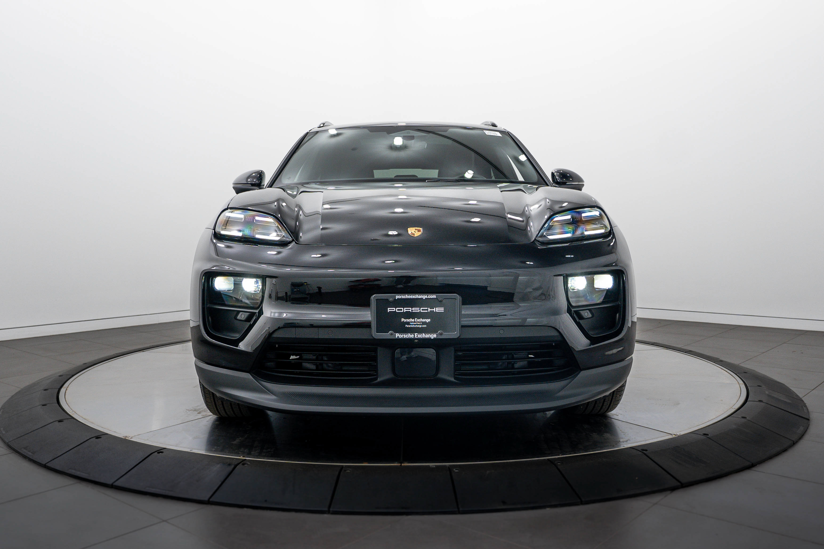 Certified 2026 Porsche Macan 4 Electric AWD/4WD image 10