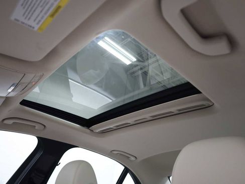 Used 2017 Mercedes-Benz E 300 4MATIC image 19