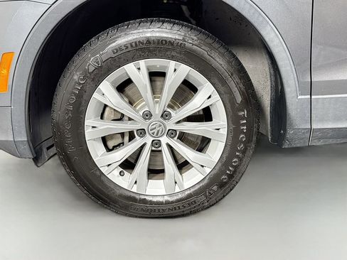 Used 2018 Volkswagen Tiguan SE AWD/4WD image 36