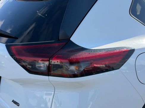Used 2024 Nissan Rogue S AWD/4WD image 6