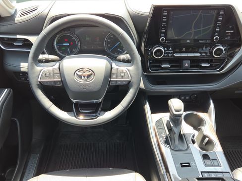 Certified 2021 Toyota Highlander Limited AWD/4WD image 14