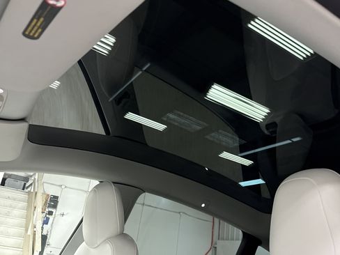 Used 2023 Tesla Model Y Performance image 10