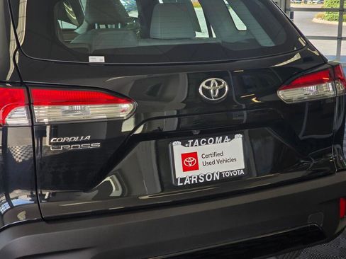 Used 2024 Toyota Corolla Cross L FWD image 12