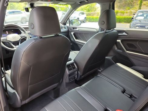Used 2024 Volkswagen Tiguan SE R-Line FWD image 12