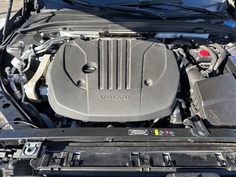Certified 2025 Volvo S60 B5 Core image 34