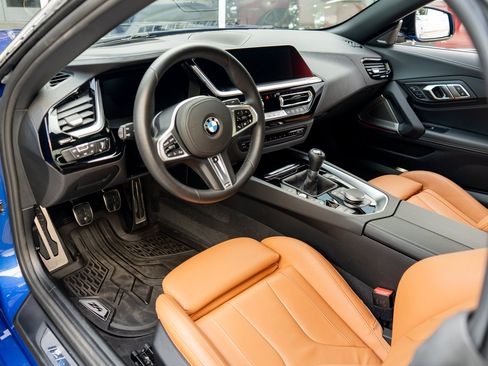 Used 2025 BMW Z4 M40i w/ Edition RWD image 10