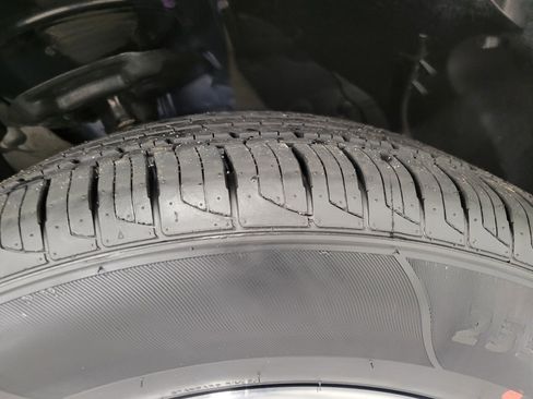 Used 2025 Nissan Rogue SV image 5