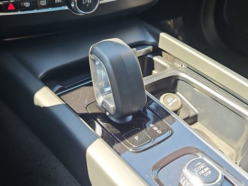 Used 2023 Volvo XC60 B5 Core image 29