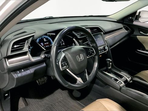Used 2019 Honda Civic Touring image 16