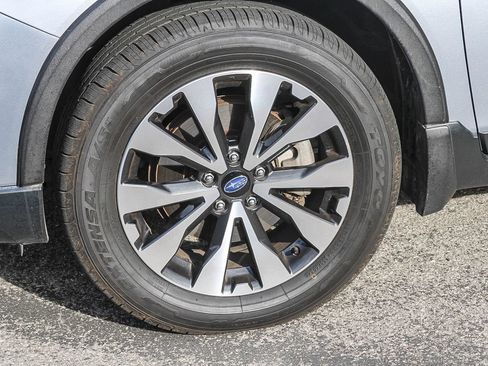 Used 2016 Subaru Outback 2.5i Limited AWD/4WD image 9