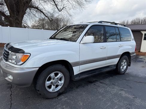 Used 1998 Toyota Land Cruiser image 2