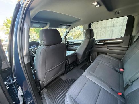 Used 2023 Chevrolet Silverado 1500 LT AWD/4WD image 18