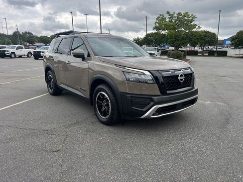 Certified 2024 Nissan Pathfinder Rock Creek AWD/4WD image 3