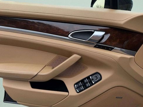 Used 2011 Porsche Panamera 4 image 25