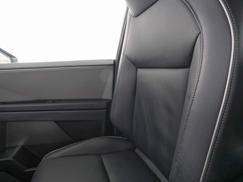 Used 2025 Tesla Cybertruck AWD Crew Cab image 29