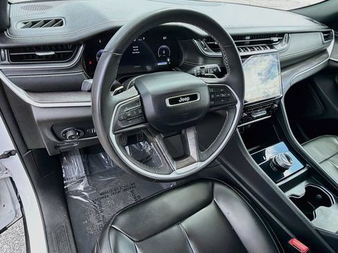 Used 2024 Jeep Grand Cherokee Limited w/ Black Appearance Package RWD image 25