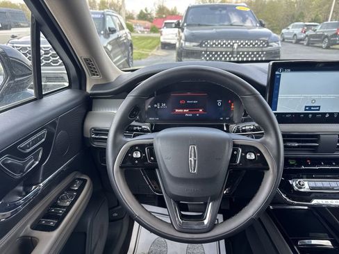 Used 2025 Lincoln Corsair FWD image 14
