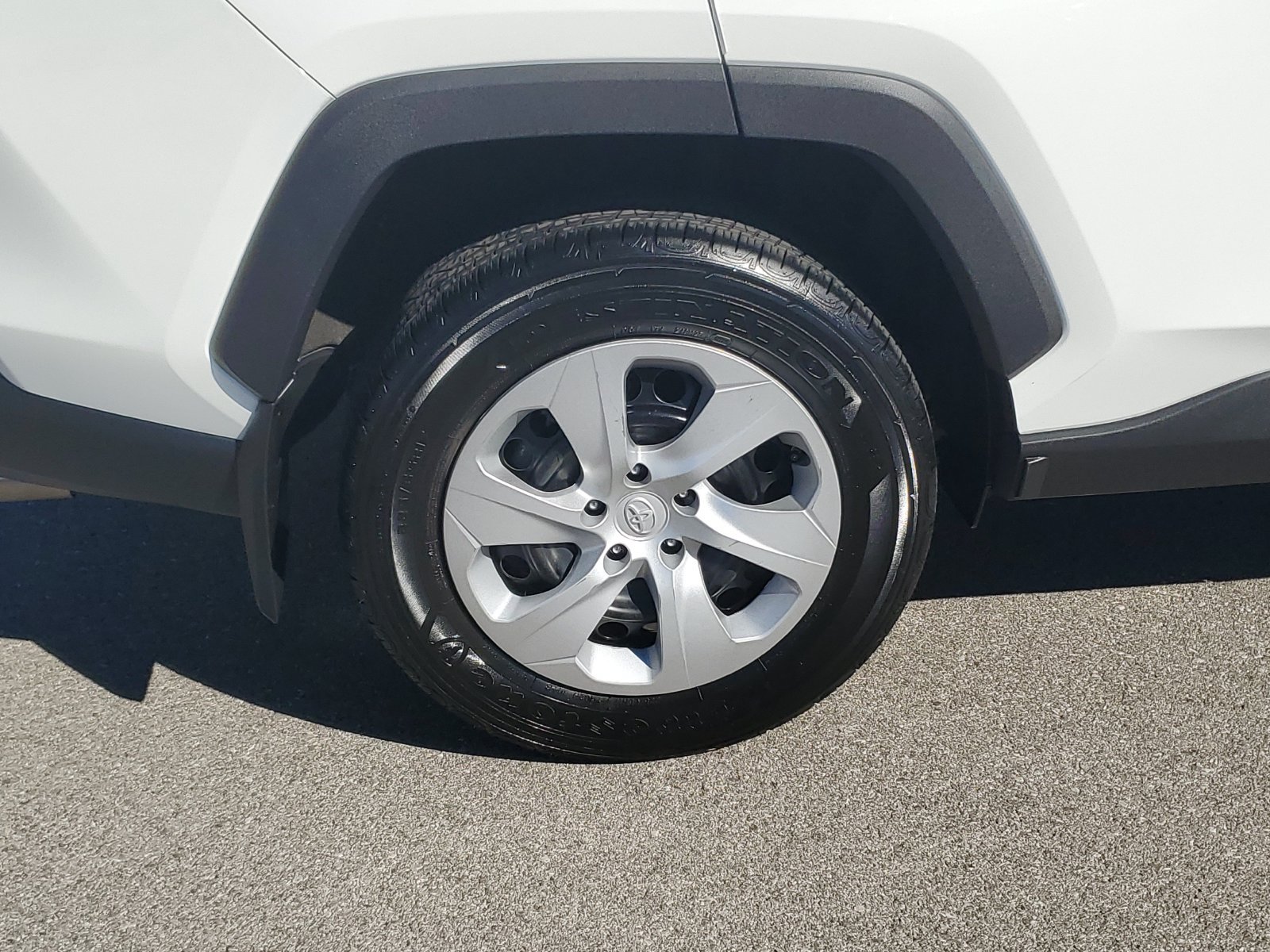 Used 2025 Toyota RAV4 LE AWD/4WD image 5