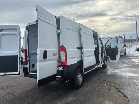 Used 2024 RAM ProMaster 2500 w/ Convenience Group image 19