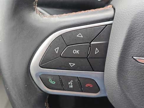 Used 2017 Chrysler Pacifica Touring-L image 24