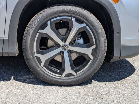 New 2026 Volkswagen Tiguan SE FWD image 11