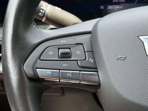 Used 2025 Cadillac XT4 Premium Luxury FWD image 33