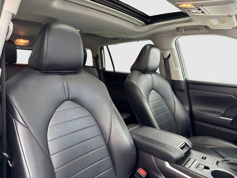 Used 2021 Toyota Highlander XLE FWD image 41