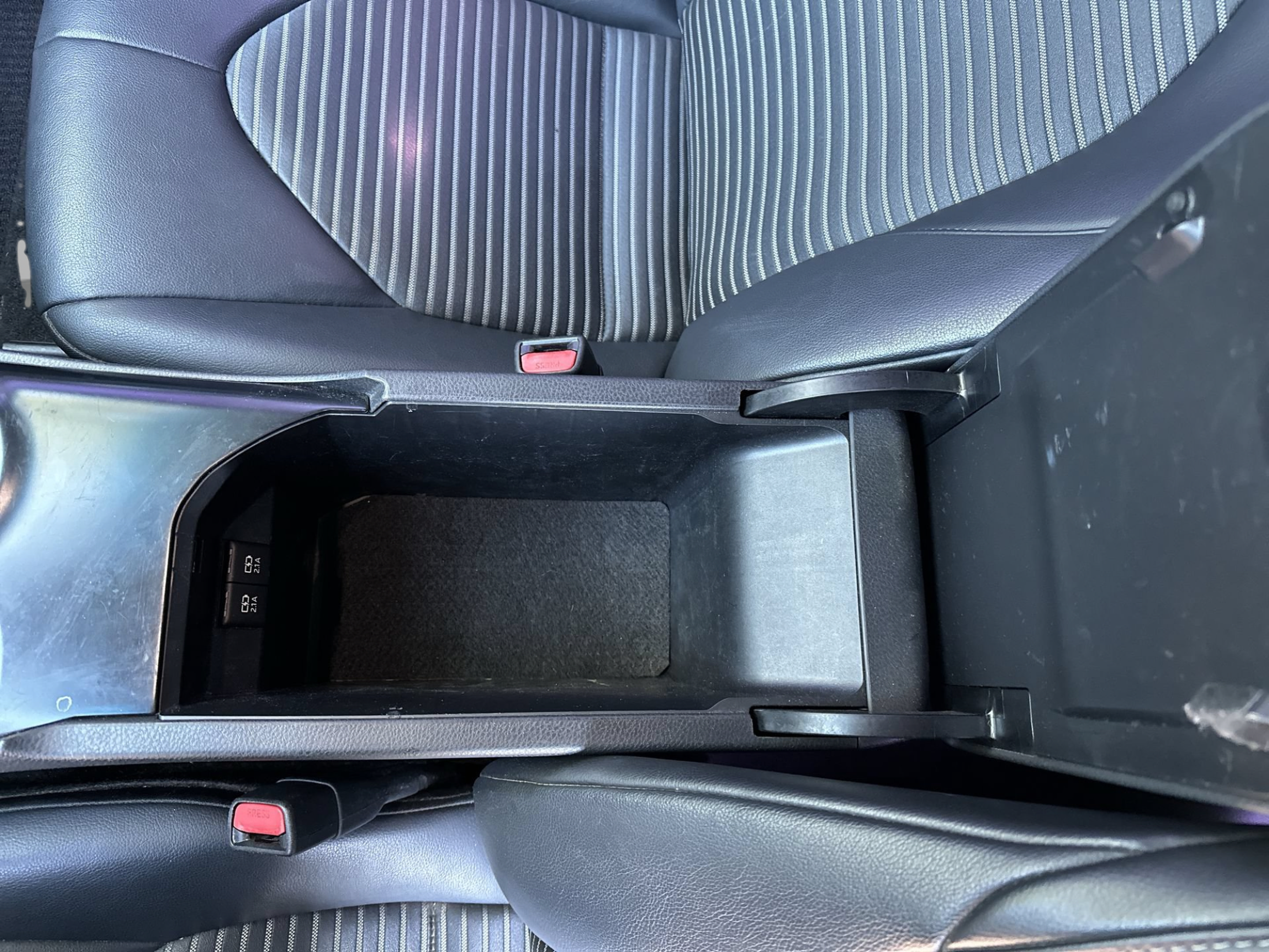 Used 2020 Toyota Camry SE FWD image 22