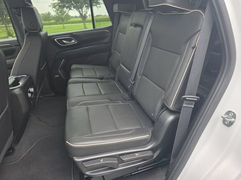Used 2023 GMC Yukon SLT w/ SLT Premium Package AWD/4WD image 12