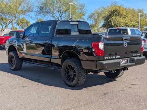 Used 2022 Nissan Titan SV w/ SV Convenience Package image 5