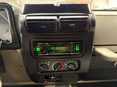 Used 2003 Jeep Wrangler Sahara AWD/4WD image 17