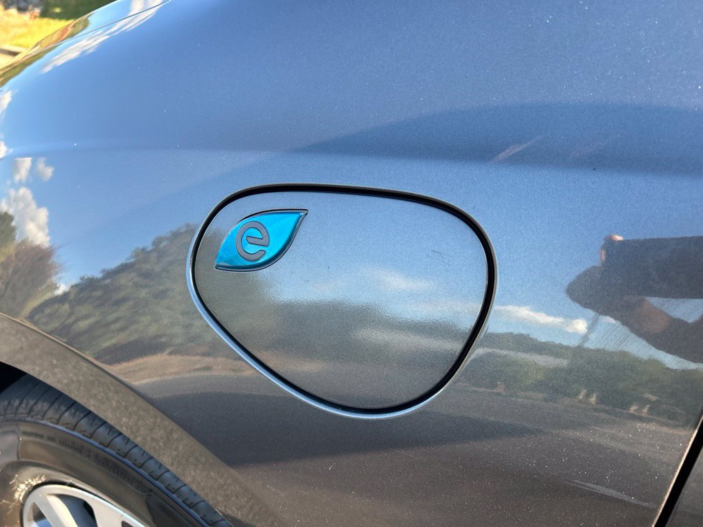 Used 2021 Chrysler Pacifica Touring-L w/ Uconnect Theater Family Group FWD image 24