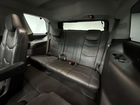 Used 2019 Cadillac Escalade Luxury image 23
